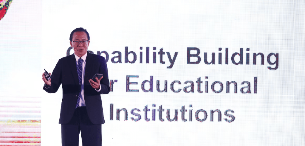 Michael Fung: “La universidad del futuro deberá acompañar el aprendizaje durante toda la vida”