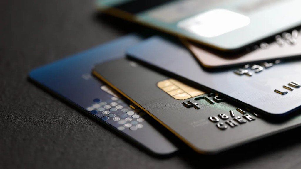 Deudas con tarjeta de crédito: cuánto tiempo tienen los bancos para reclamar