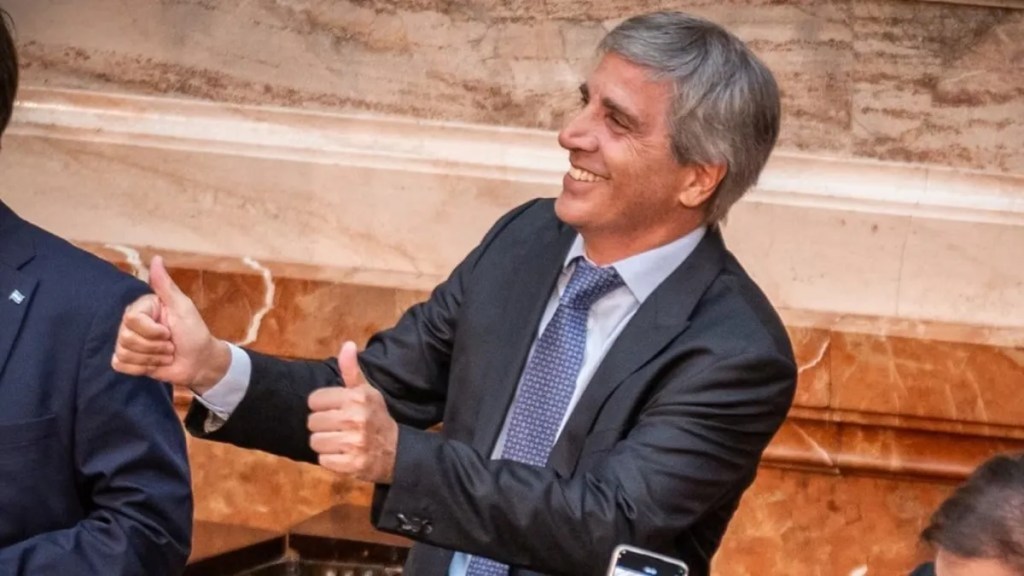 Caputo busca respaldo de contadores para impulsar el plan de Inocencia&nbsp;Fiscal