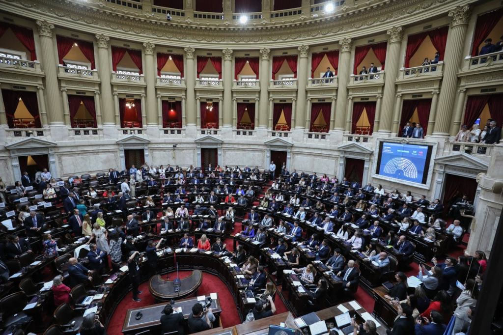 El oficialismo busca mantener la actividad del Congreso durante el Mundial y romper una tradición&nbsp;política