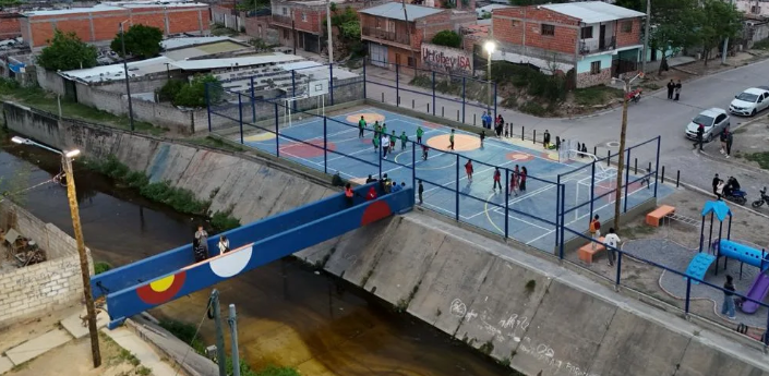 Bajo la gestión de Durand, renovaron la iluminación y los juegos del playón 26 de Marzo: “Iluminar es que un vecino pueda volver tranquilo a su casa”